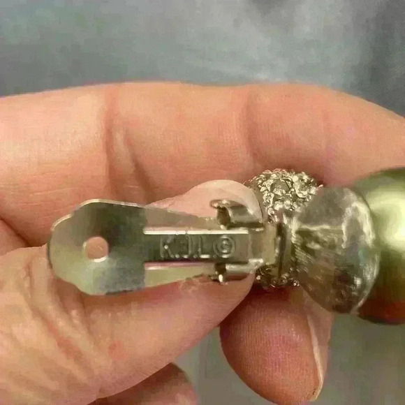 Kenneth Jay Lane KJL believed to be Vintage 80s era clip on earrings - Picture 5 of 5